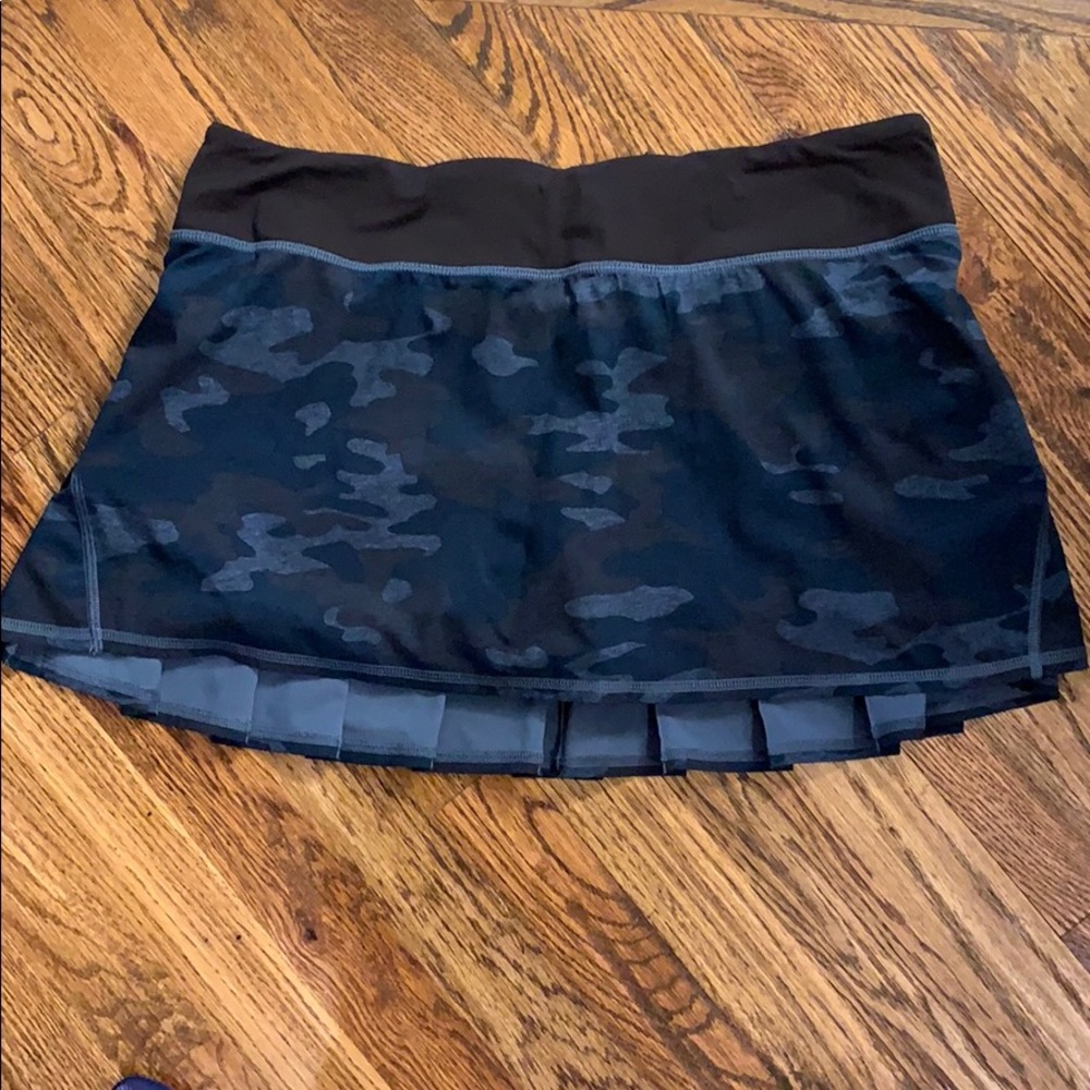 Rare to find  lululemon size 10 EUC